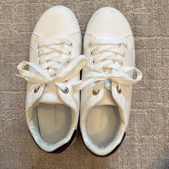 madden girl sneakers - Picture 2 of 3